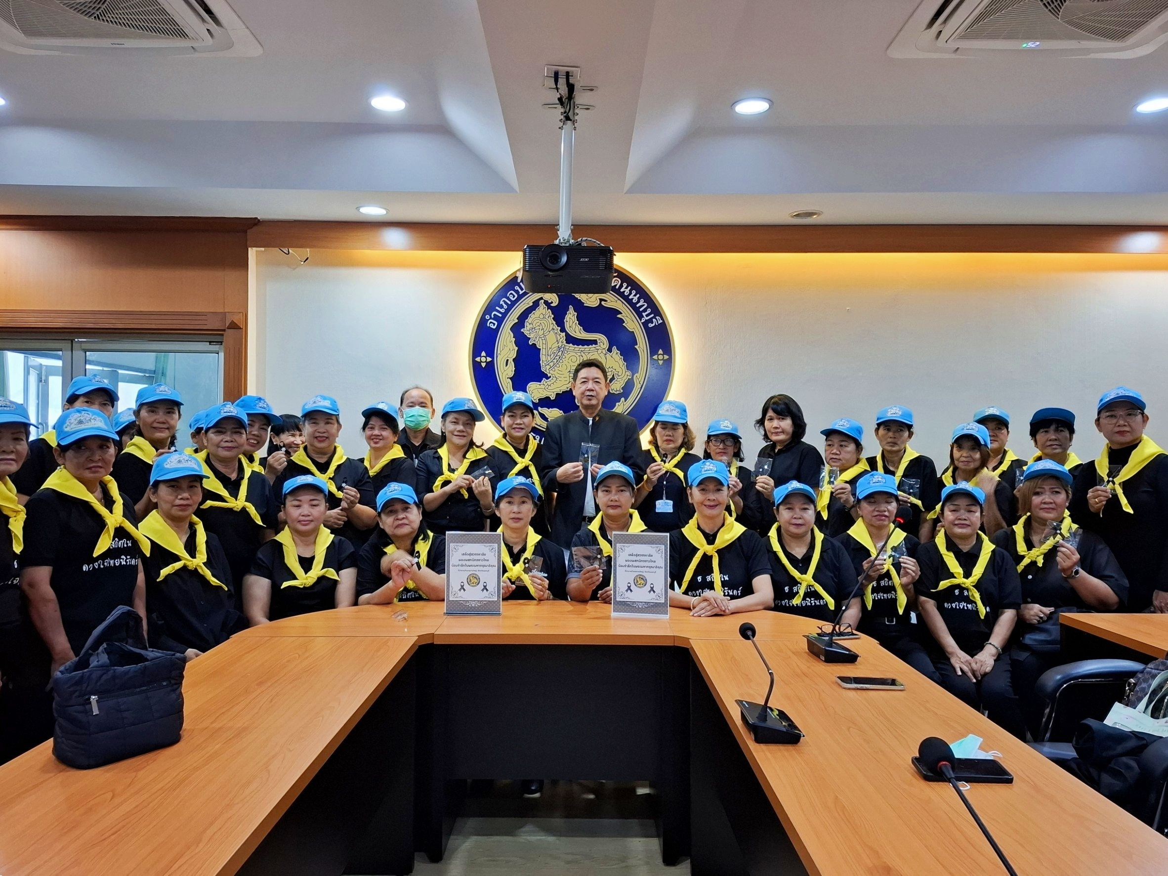 สพอ.บางใหญ่ ร่วมกิจกรรมจิตอาสาจัดทำริบบิ้นไว้อาลัย น้อมถวายความอาลัยแด่สมเด็จพระนางเจ้าสิริกิติ์ พระบรมราชินีนาถ พระบรมราชชนนีพันปีหลวง